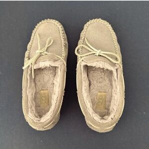 Ugg Dakota women’s slippers